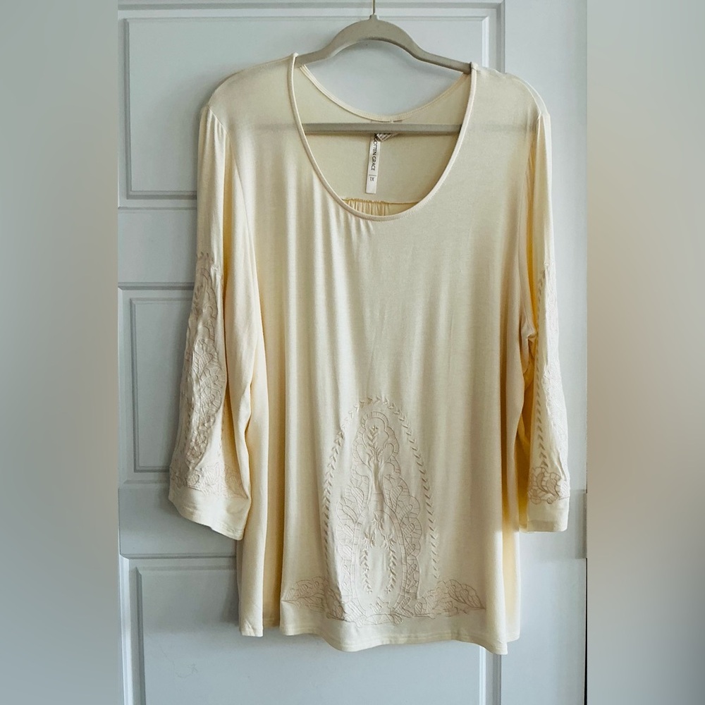 Forgotten Grace Woman’s Plus Size 1X Ivory 3/4 Sleeves Embroidered Tunic Top NEW